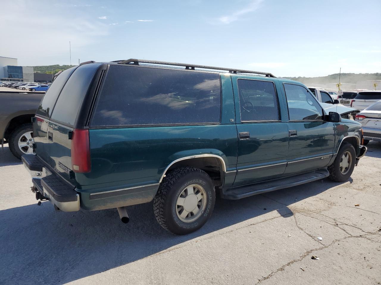 Obraz 3 z 1999 CHEVROLET SUBURBAN C1500 1999 z VIN 3GNEC16R9XG262248