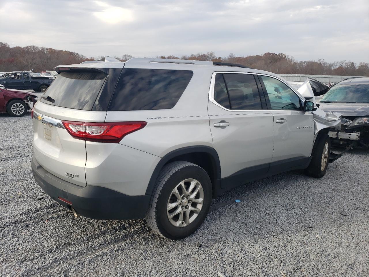 Image 3 of 2018 CHEVROLET TRAVERSE LT 2018 with VIN 1GNERGKW4JJ245053