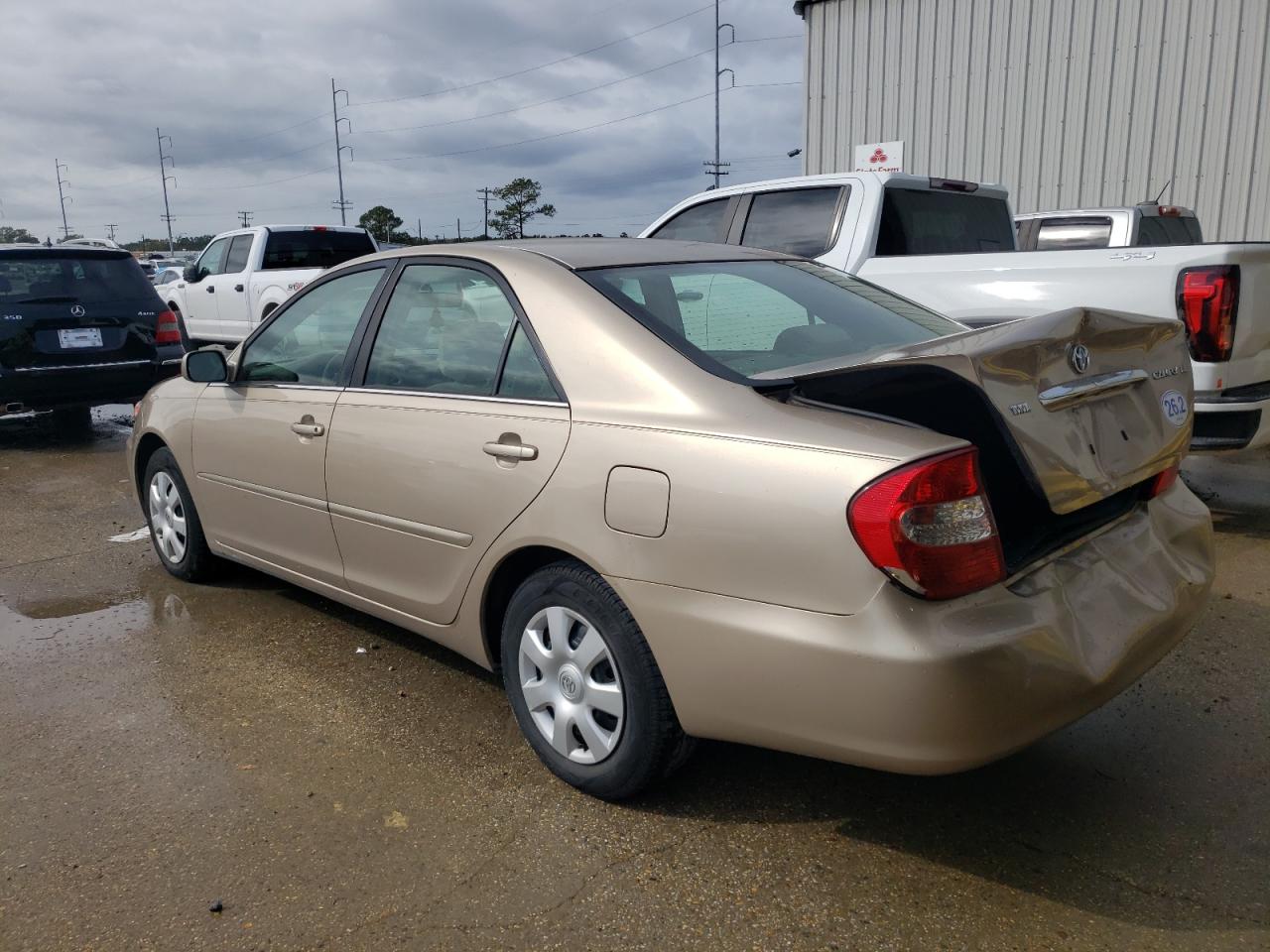Image 2 of 2002 TOYOTA CAMRY LE 2002 with VIN 4T1BE32K42U626037
