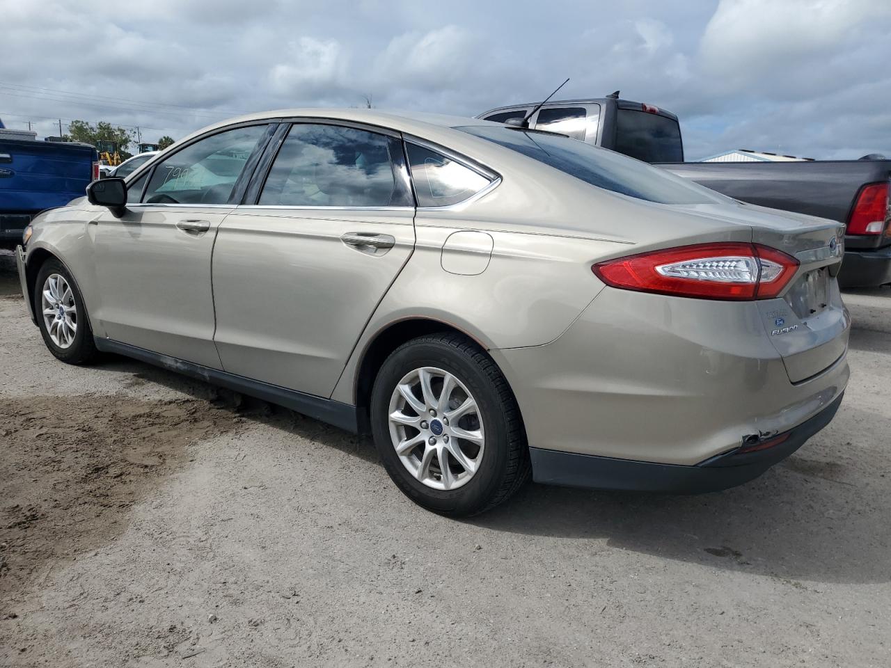 Изображение 2 2015 FORD FUSION S 2015 с VIN 3FA6P0G76FR310841