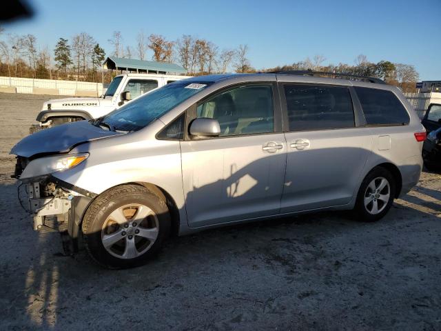 Изображение 2015 TOYOTA SIENNA LE 2015