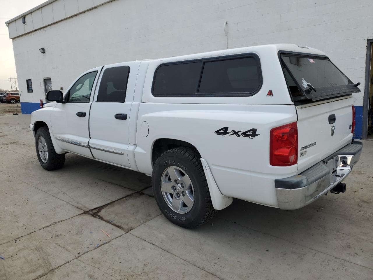 Image 2 of 2005 DODGE DAKOTA QUAD LARAMIE 2005 with VIN 1D7HW58N15S134984