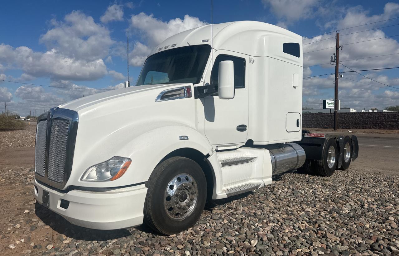 Image 2 of 2020 KENWORTH CONSTRUCTION T680 2020 with VIN 1XKYDP9X4LJ361606