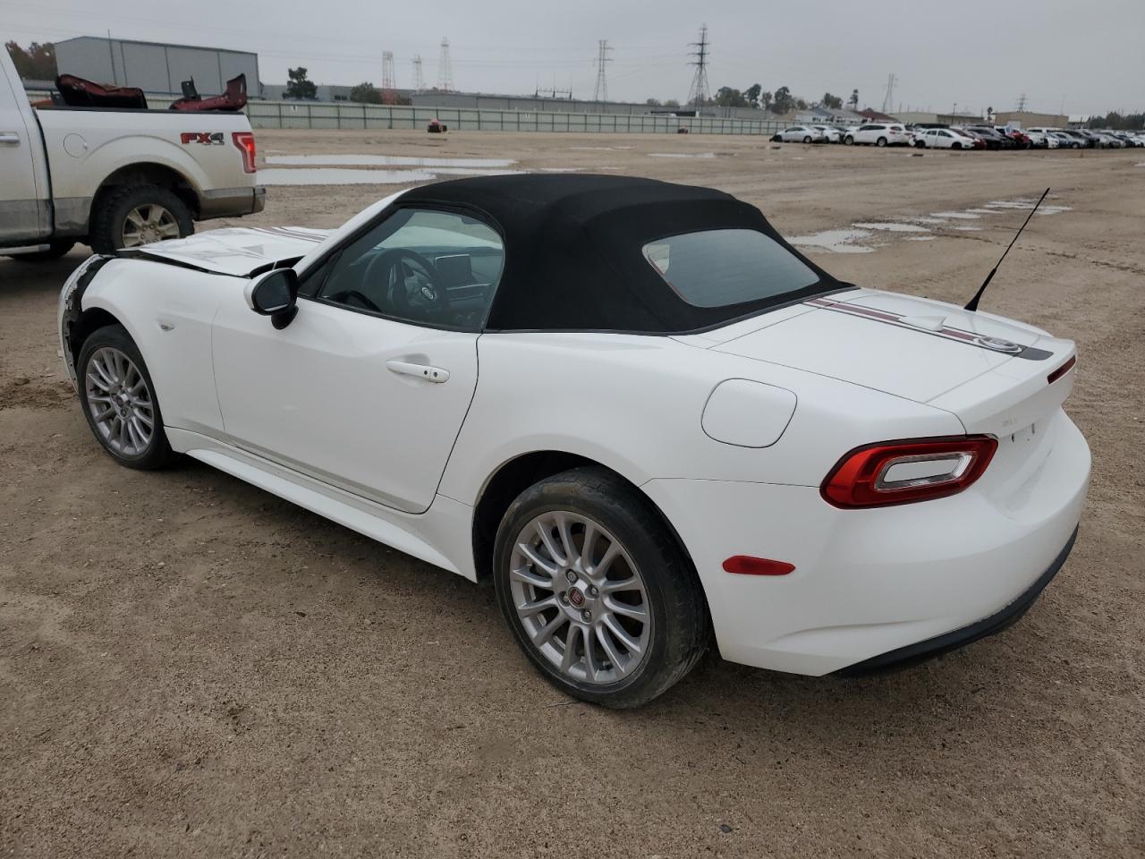 Изображение 2 Fiat 124 Spider Classica 2020 с VIN JC1NFAEK1L0143903