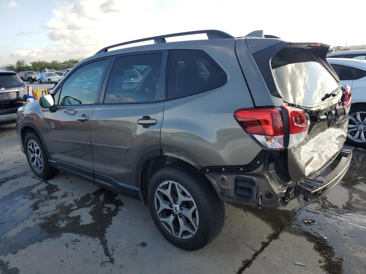 Image 2 of 2020 SUBARU FORESTER PREMIUM 2020 with VIN JF2SKAGC6LH595890