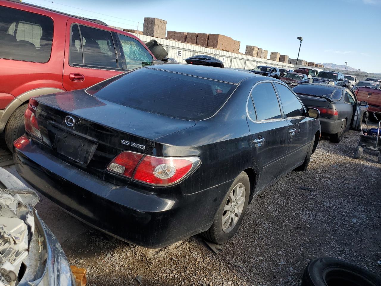Image 3 of 2002 LEXUS ES 300 2002 with VIN JTHBF30G225011205