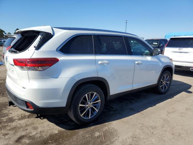 Obraz 3 z 2019 TOYOTA HIGHLANDER SE 2019 z VIN 5TDKZRFH2KS366736