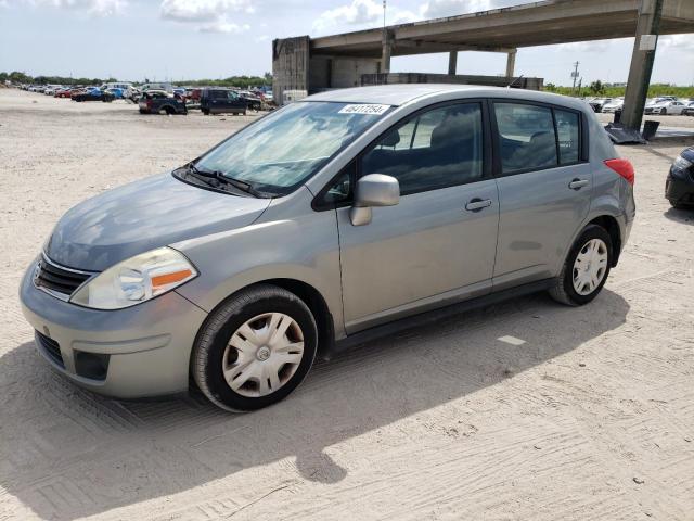 Obraz 1 z 2010 NISSAN VERSA S 2010 z VIN 3N1BC1CP7AL370335
