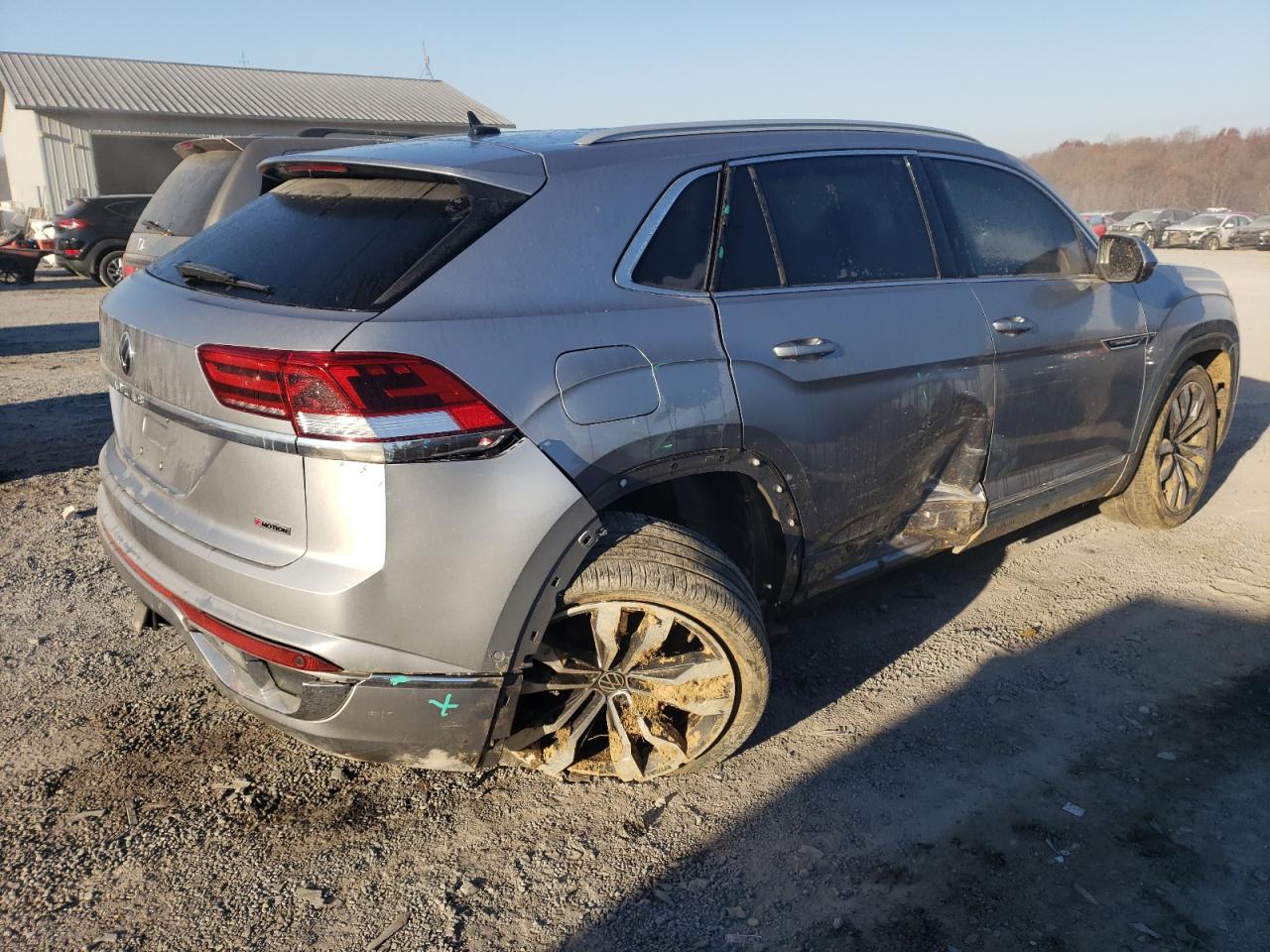Image 3 of 2022 VOLKSWAGEN ATLAS CROSS SPORT SEL PREMIUM R-LINE 2022 with VIN 1V2FE2CAXNC214767