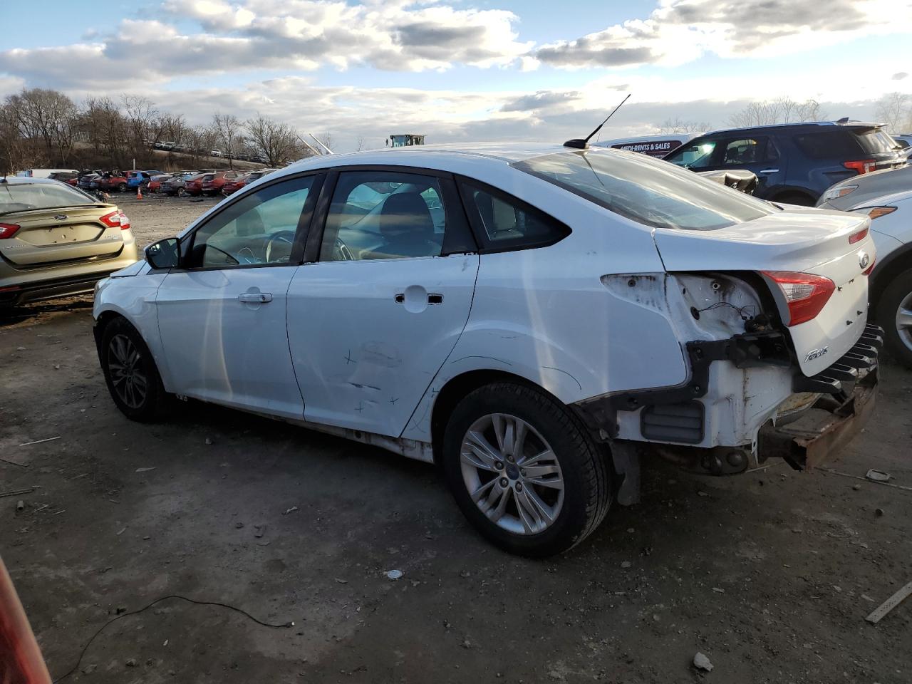 Image 2 of 2013 FORD FOCUS SE 2013 with VIN 1FADP3F24DL358882