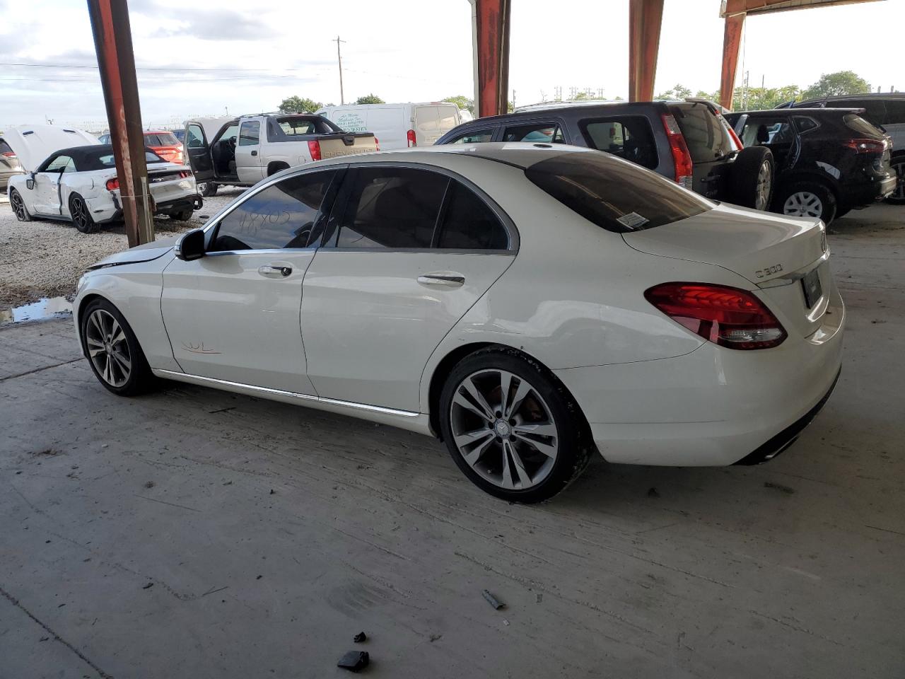 Изображение 2 2016 MERCEDES-BENZ C 300 2016 с VIN 55SWF4JB1GU174752