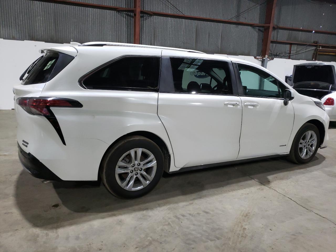 Image 3 of 2021 TOYOTA SIENNA LIMITED 2021 with VIN 5TDZRKEC8MS003095