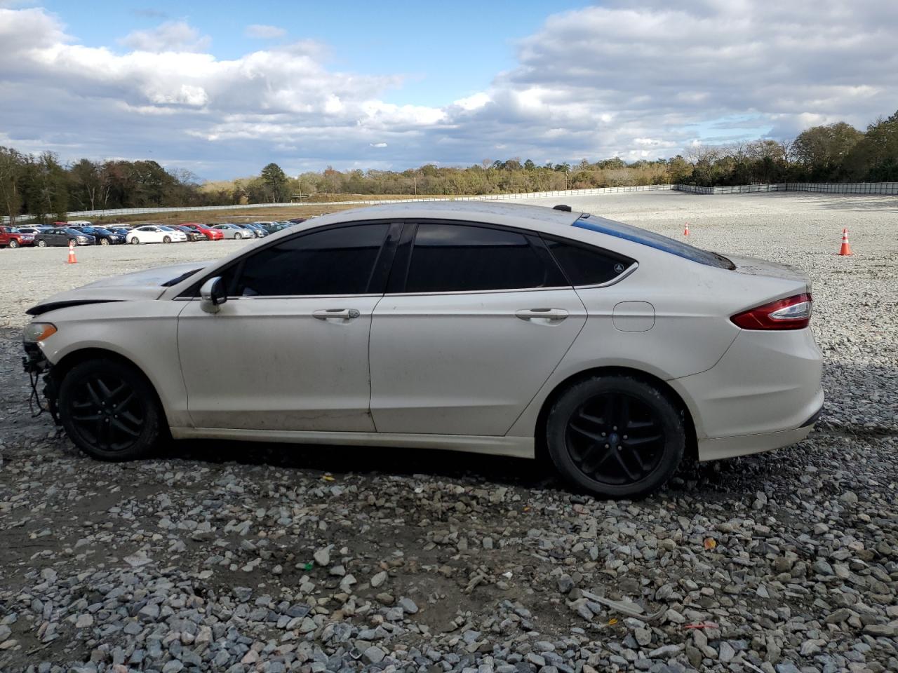 Image 2 of 2013 FORD FUSION SE 2013 with VIN 3FA6P0H72DR101494