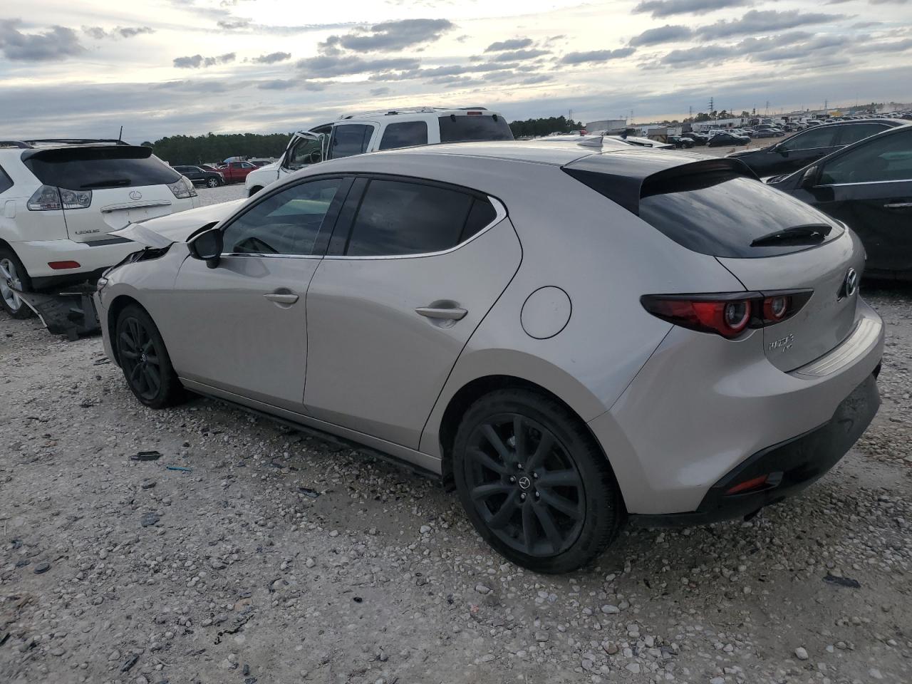 Изображение 2 2023 MAZDA 3  2023 с VIN JM1BPBJY6P1610297