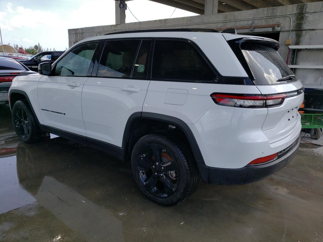 Image 2 of 2023 JEEP GRAND CHEROKEE LIMITED 2023 with VIN 1C4RJGBG7PC502911