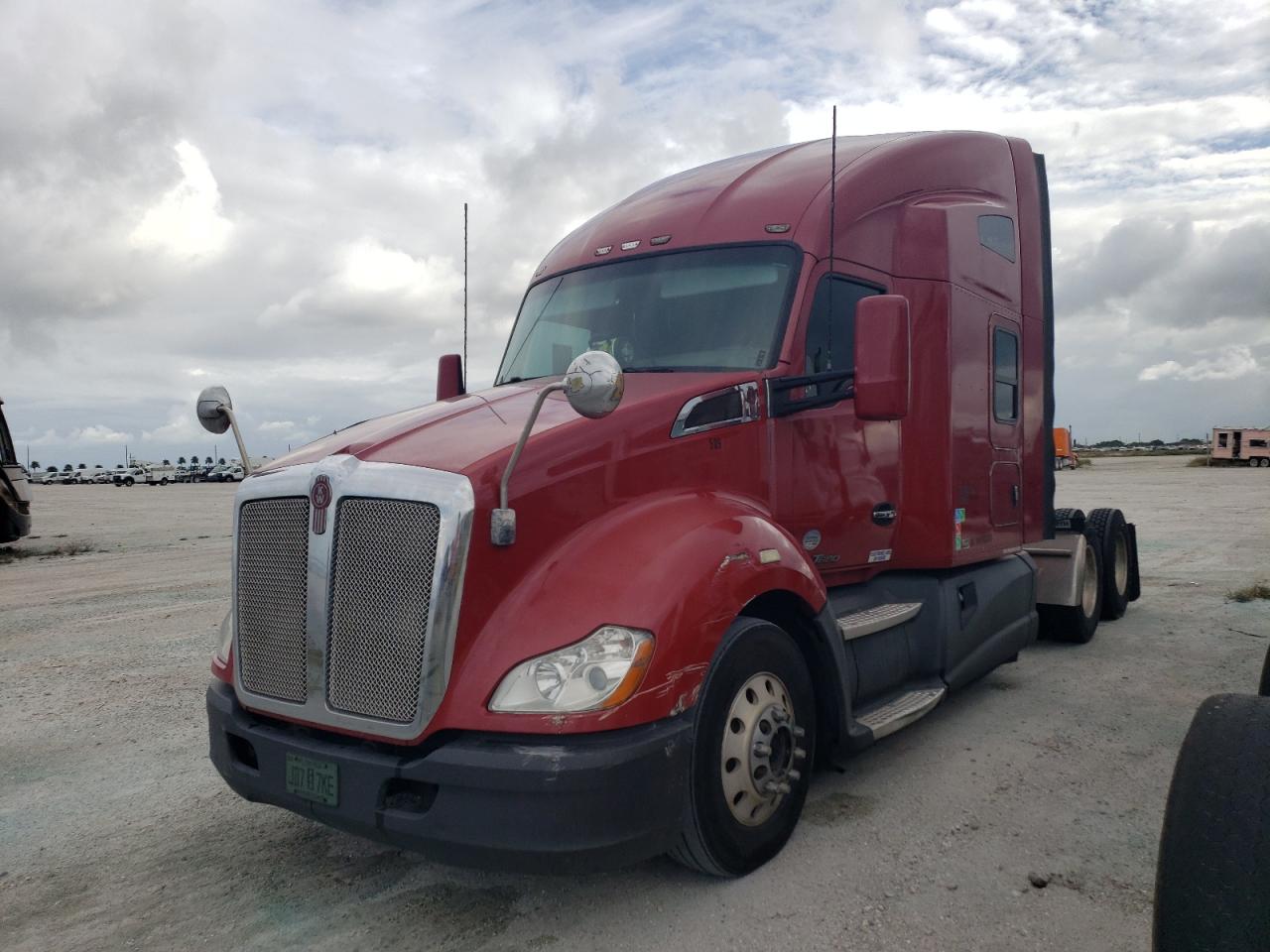 Image 2 of 2014 KENWORTH CONSTRUCTION T680 2014 with VIN 1XKYDP9X3EJ413021