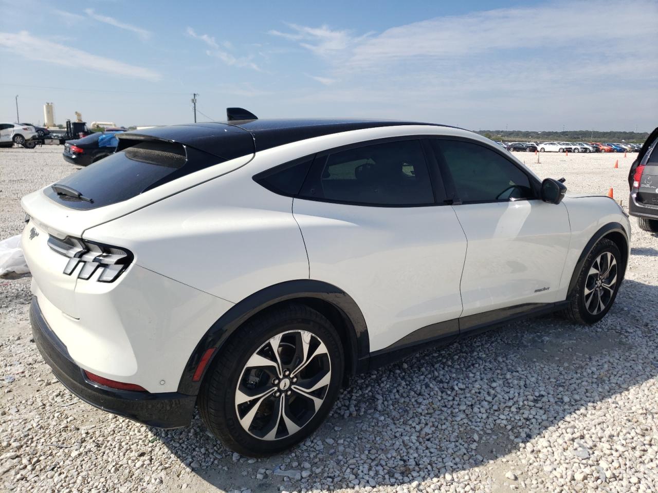 Изображение 3 2022 FORD MUSTANG MACH-E PREMIUM 2022 с VIN 3FMTK3RM6NMA34815