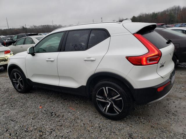 Изображение 2 2023 VOLVO XC40 CORE 2023 с VIN YV4L12UV2P2925001