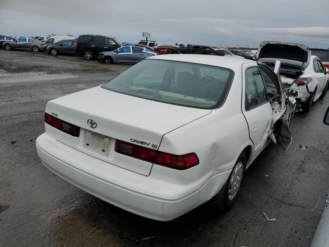 Image 3 of 1998 TOYOTA CAMRY CE 1998 with VIN JT2BG22K1W0161814