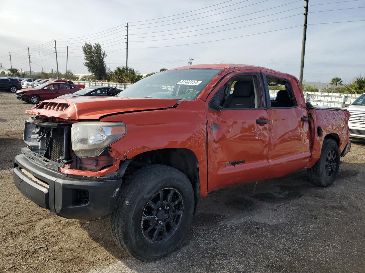 Изображение 2015 TOYOTA TUNDRA CREWMAX SR5 2015