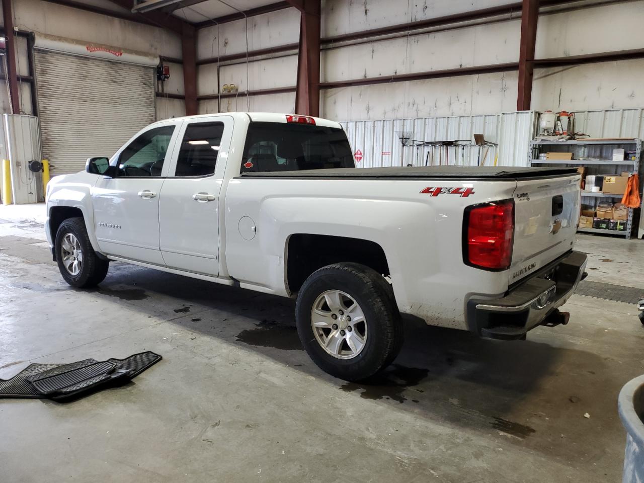 Image 2 of 2018 CHEVROLET SILVERADO K1500 LT 2018 with VIN 1GCVKRECXJZ313920