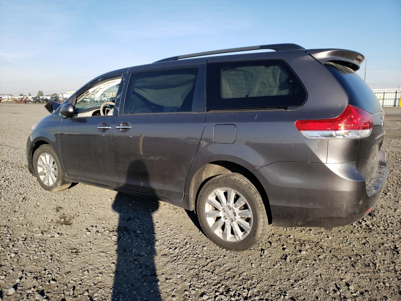 Изображение 2 2013 TOYOTA SIENNA XLE 2013 с VIN 5TDDK3DCXDS050571