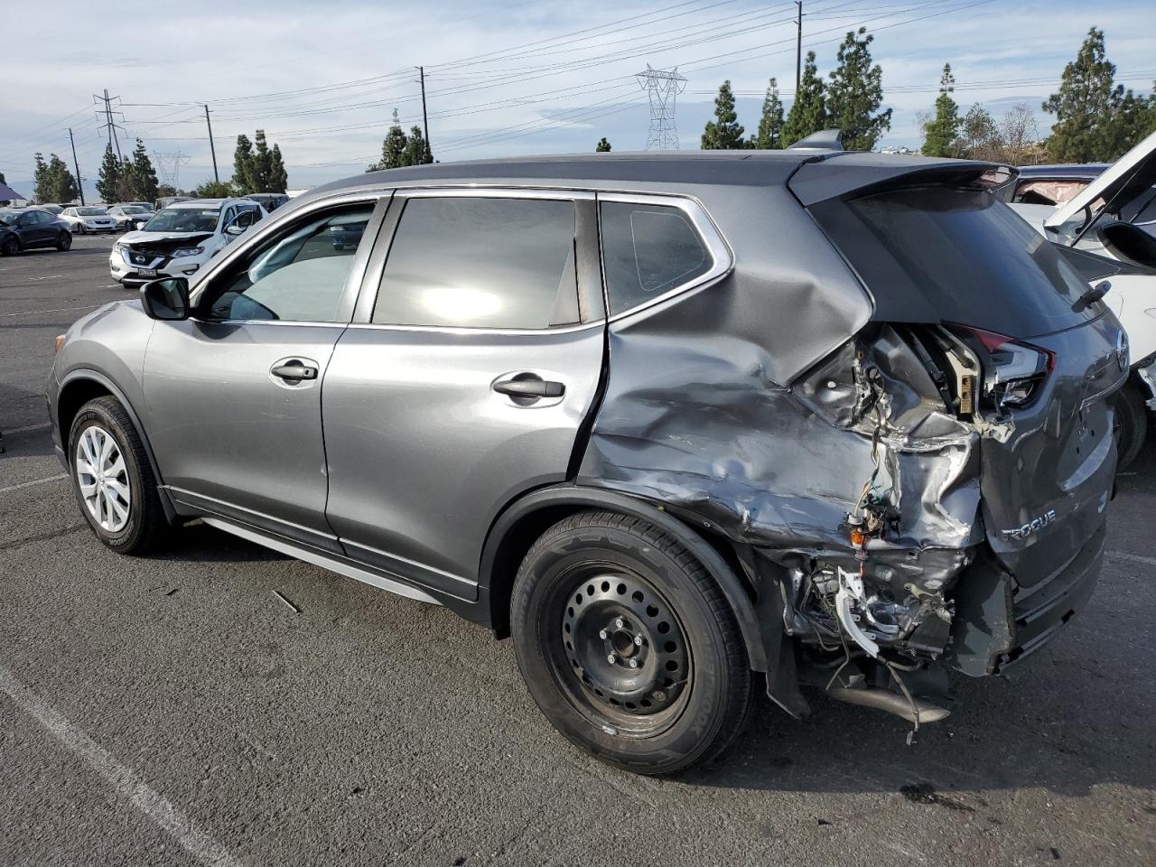 Obraz 2 z 2019 NISSAN ROGUE S 2019 z VIN 5N1AT2MT2KC769169