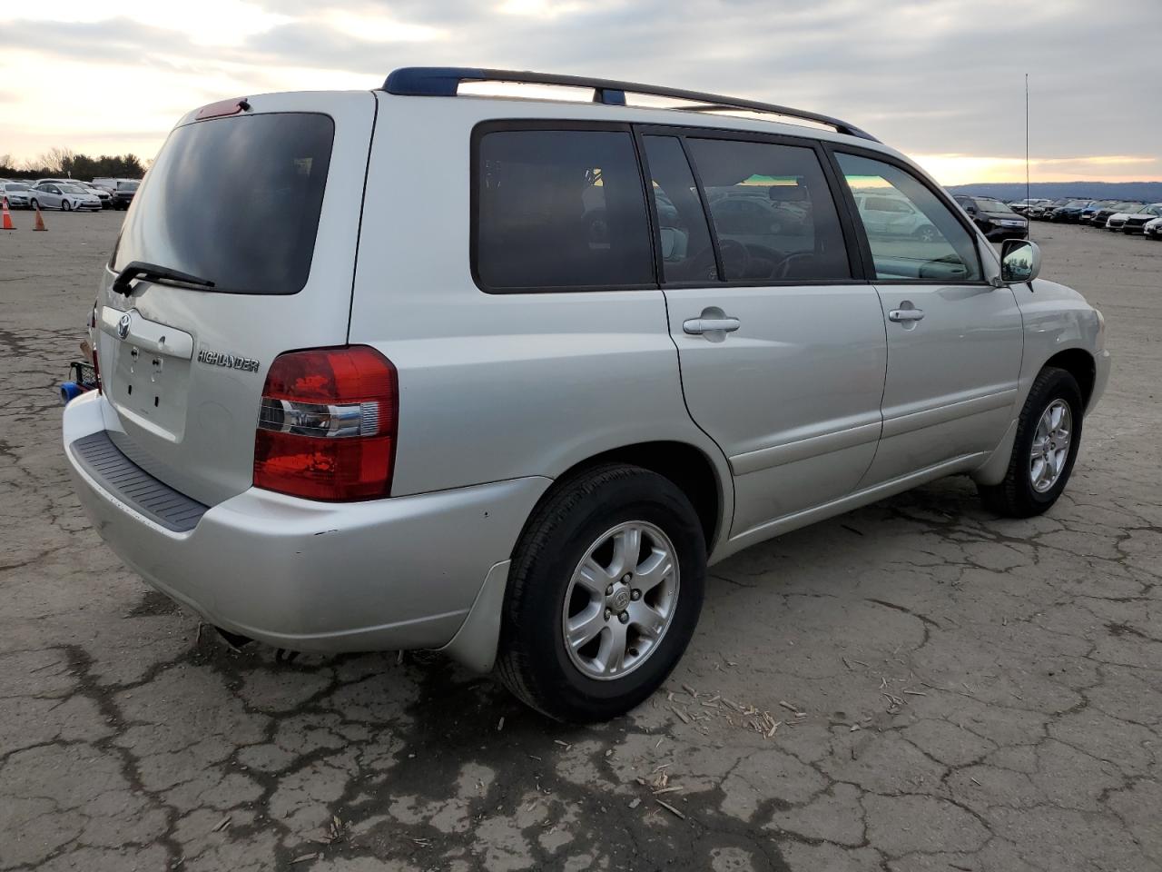Image 3 of 2004 TOYOTA HIGHLANDER BASE 2004 with VIN JTEDP21AX40005899