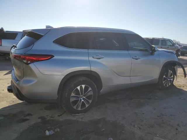 Image 3 of 2020 TOYOTA HIGHLANDER XLE 2020 with VIN 5TDHZRBH0LS021223