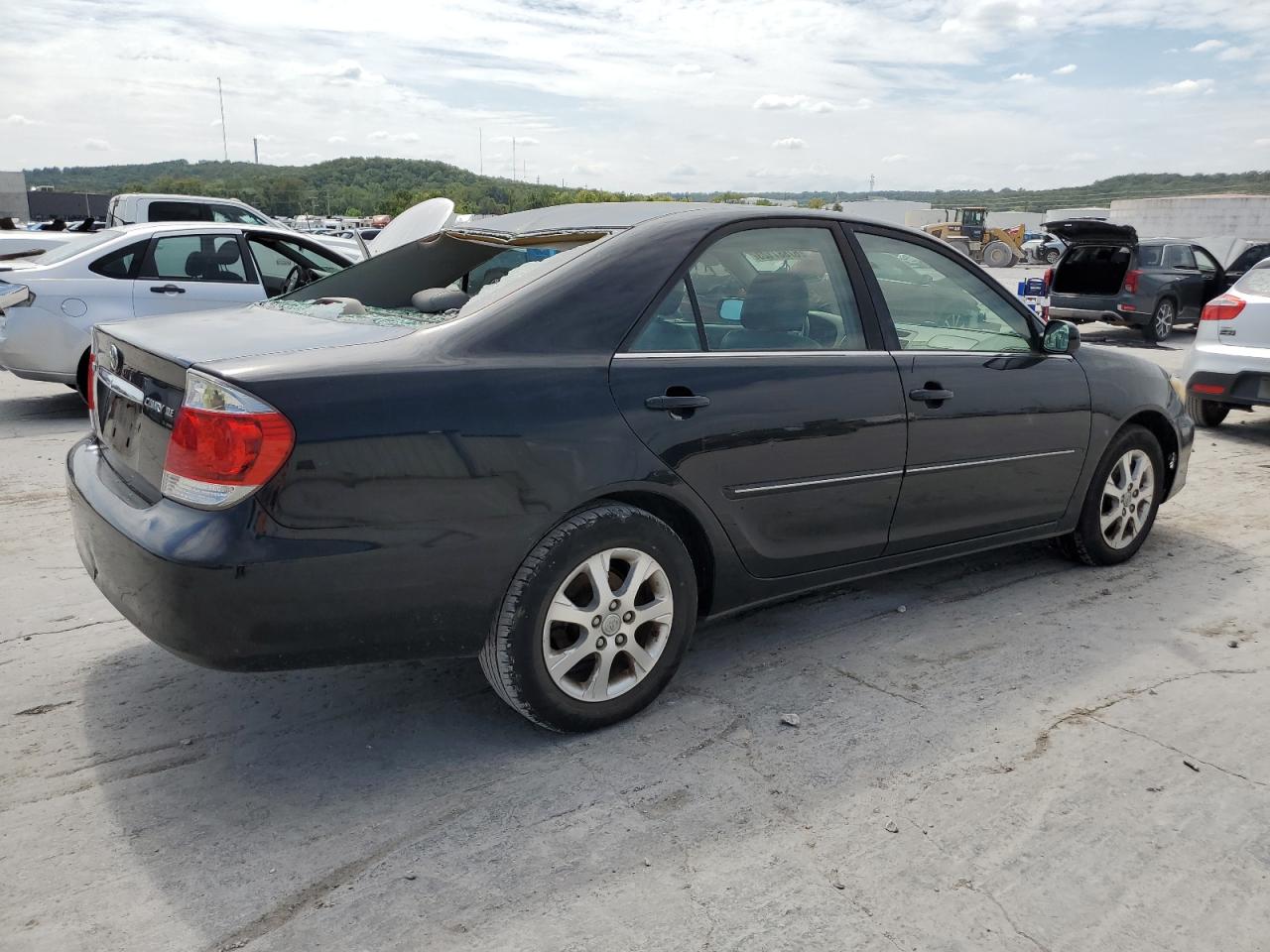 Obraz 3 z 2005 TOYOTA CAMRY LE 2005 z VIN JTDBE30K053024642