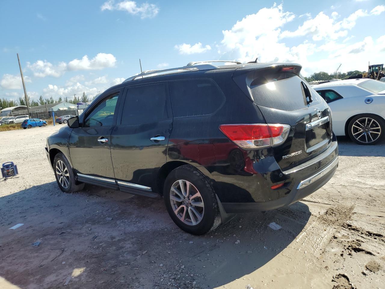 Image 2 of 2014 NISSAN PATHFINDER S 2014 with VIN 5N1AR2MM1EC637242