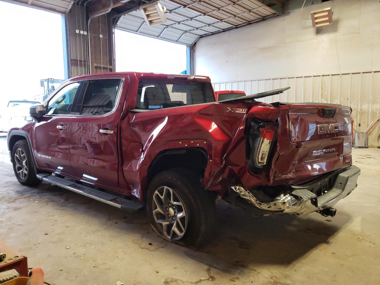 Obraz 2 z 2022 GMC SIERRA K1500 SLT 2022 z VIN 3GTUUDED7NG616113