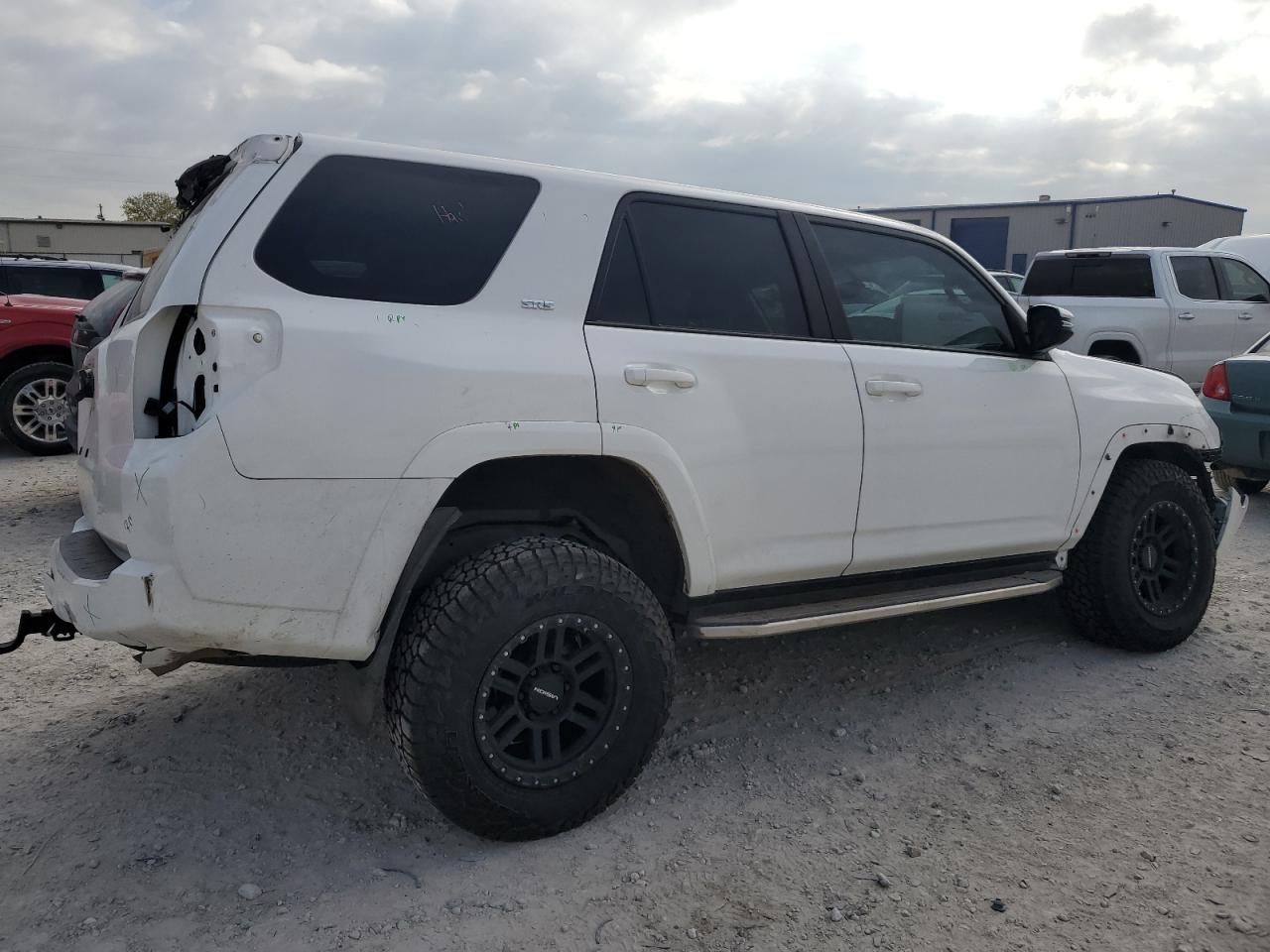 Image 3 of 2018 TOYOTA 4RUNNER SR5 2018 with VIN JTEZU5JR8J5183587
