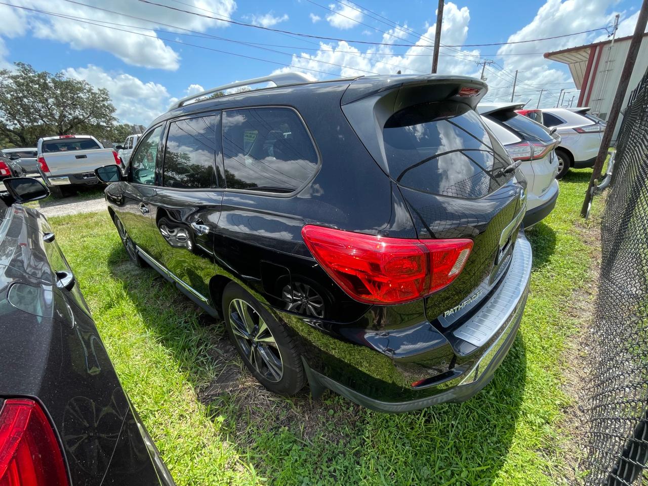 Obraz 3 z 2017 NISSAN PATHFINDER S 2017 z VIN 5N1DR2MN1HC648493