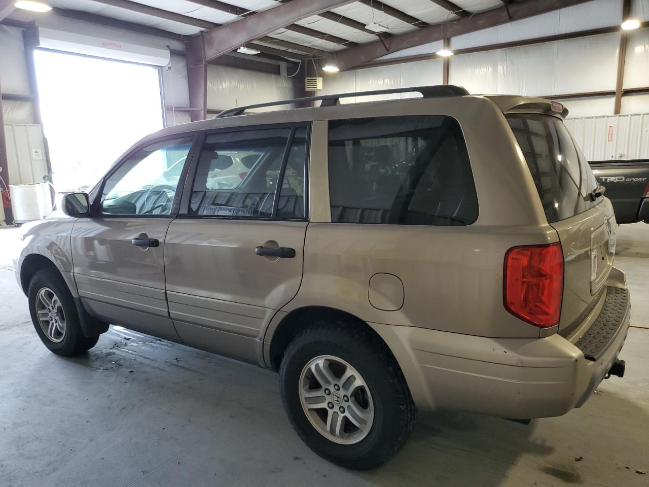 Image 2 of 2005 HONDA PILOT EXL 2005 with VIN 2HKYF18585H527687