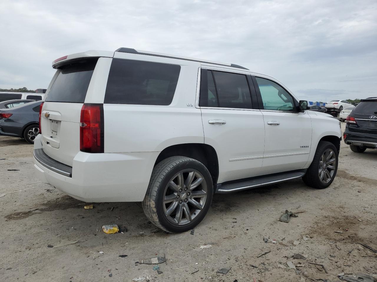Image 3 of 2016 CHEVROLET TAHOE C1500 LTZ 2016 with VIN 1GNSCCKC7GR294549