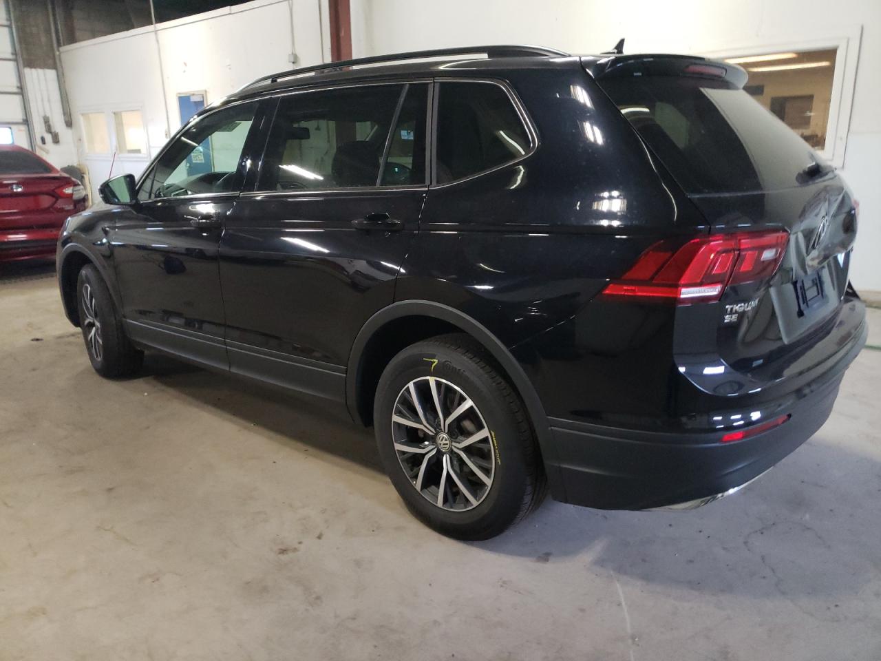 Image 2 of 2019 VOLKSWAGEN TIGUAN SE 2019 with VIN 3VV2B7AX5KM072451