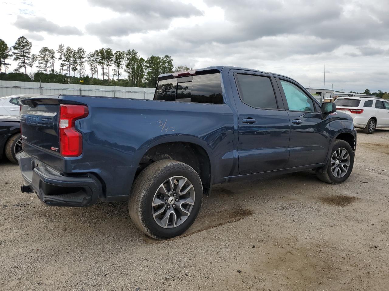 Изображение 3 2021 CHEVROLET SILVERADO K1500 RST 2021 с VIN 3GCUYEED2MG333157