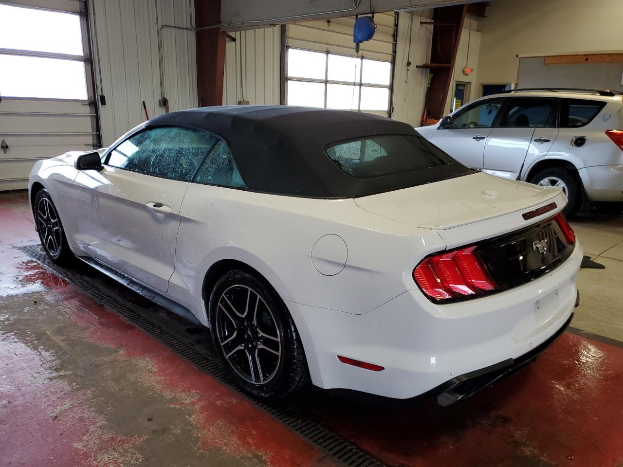 Изображение 2 2022 FORD MUSTANG  2022 с VIN 1FATP8UH8N5119261