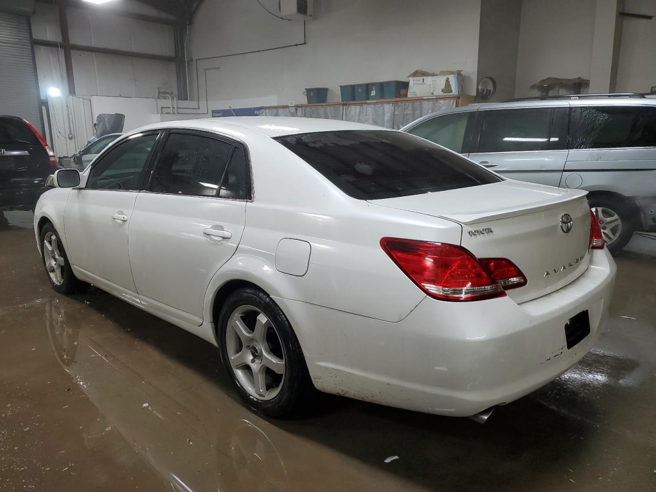 Image 2 of 2005 TOYOTA AVALON XL 2005 with VIN 4T1BK36BX5U004839