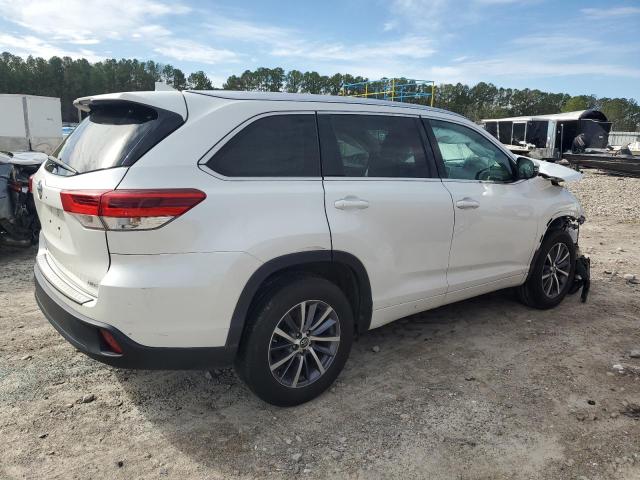 Image 3 of 2018 TOYOTA HIGHLANDER SE 2018 with VIN 5TDKZRFHXJS533133