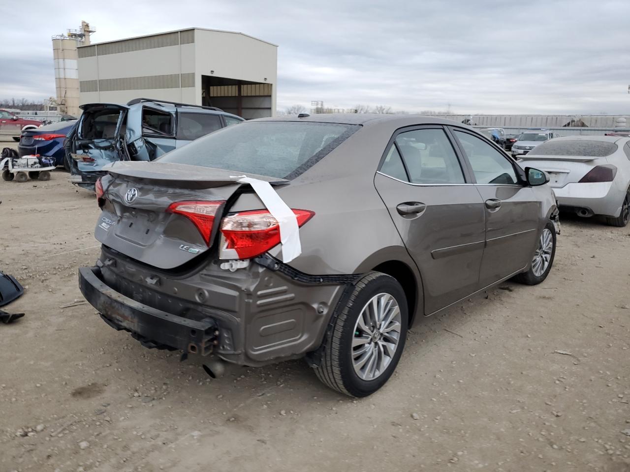 Image 3 of 2017 TOYOTA COROLLA LE 2017 with VIN 5YFBPRHE7HP570409