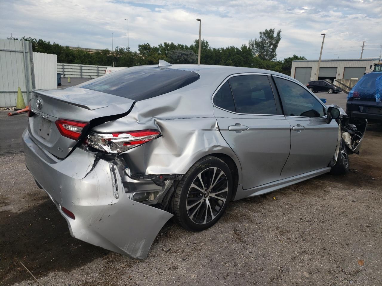 Image 3 of 2020 TOYOTA CAMRY SE 2020 with VIN 4T1G11AK2LU509744