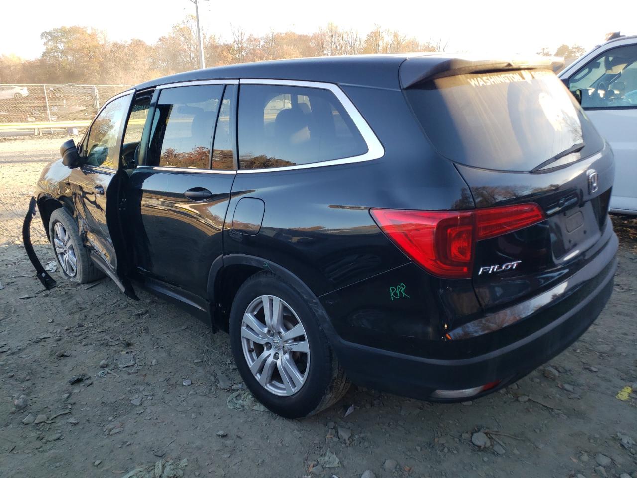 Изображение 2 2017 HONDA PILOT LX 2017 с VIN 5FNYF6H14HB041665