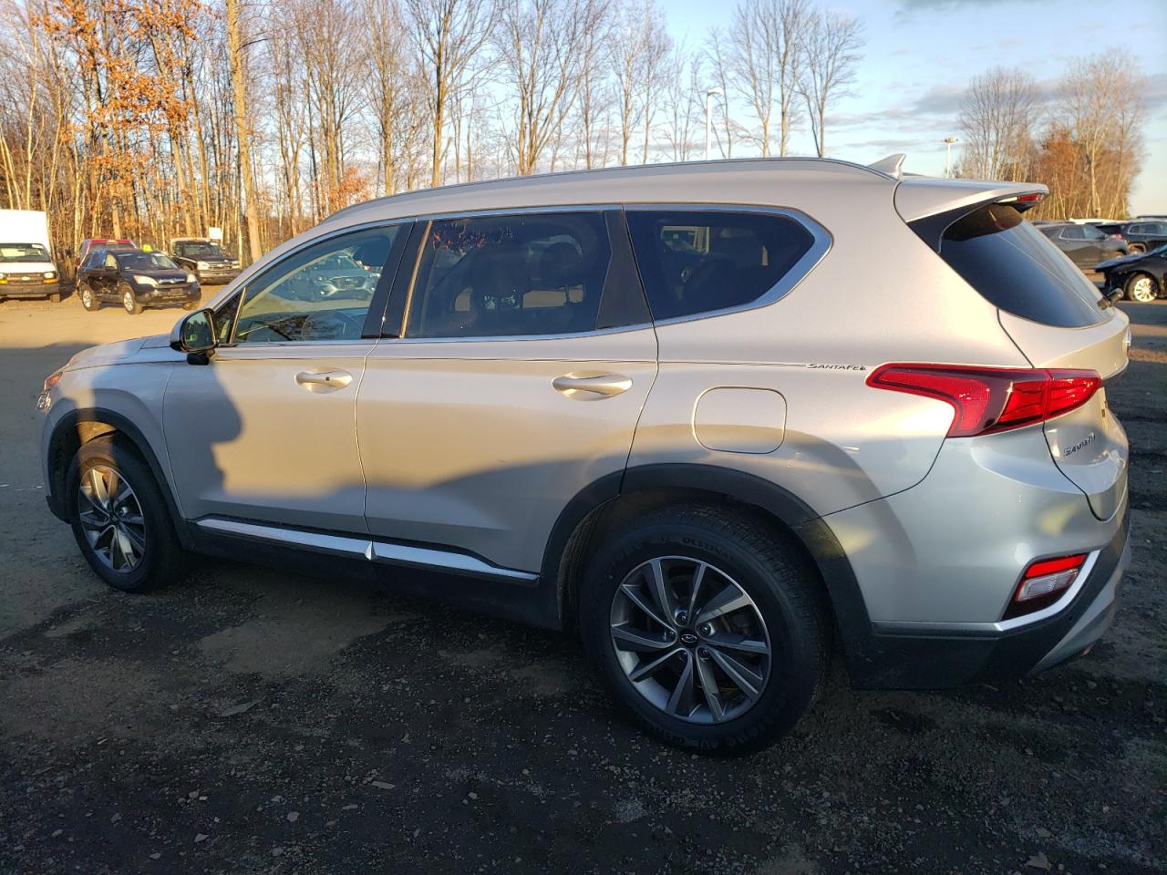 Image 2 of 2019 HYUNDAI SANTA FE SEL 2019 with VIN 5NMS33AD6KH017245