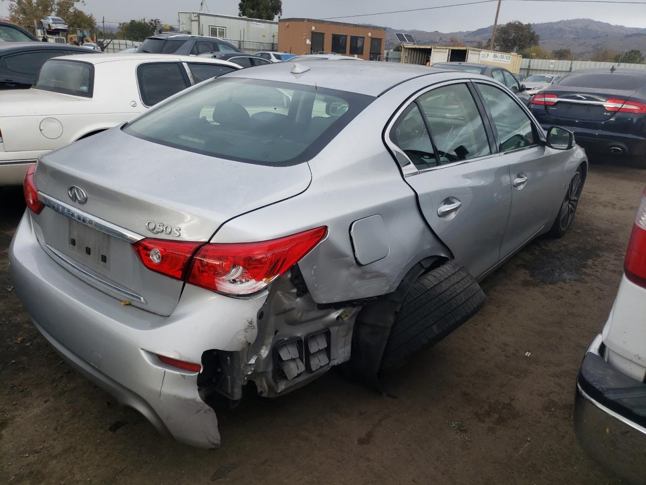 Image 3 of 2016 INFINITI Q50 PREMIUM 2016 with VIN JN1EV7AP2GM304612