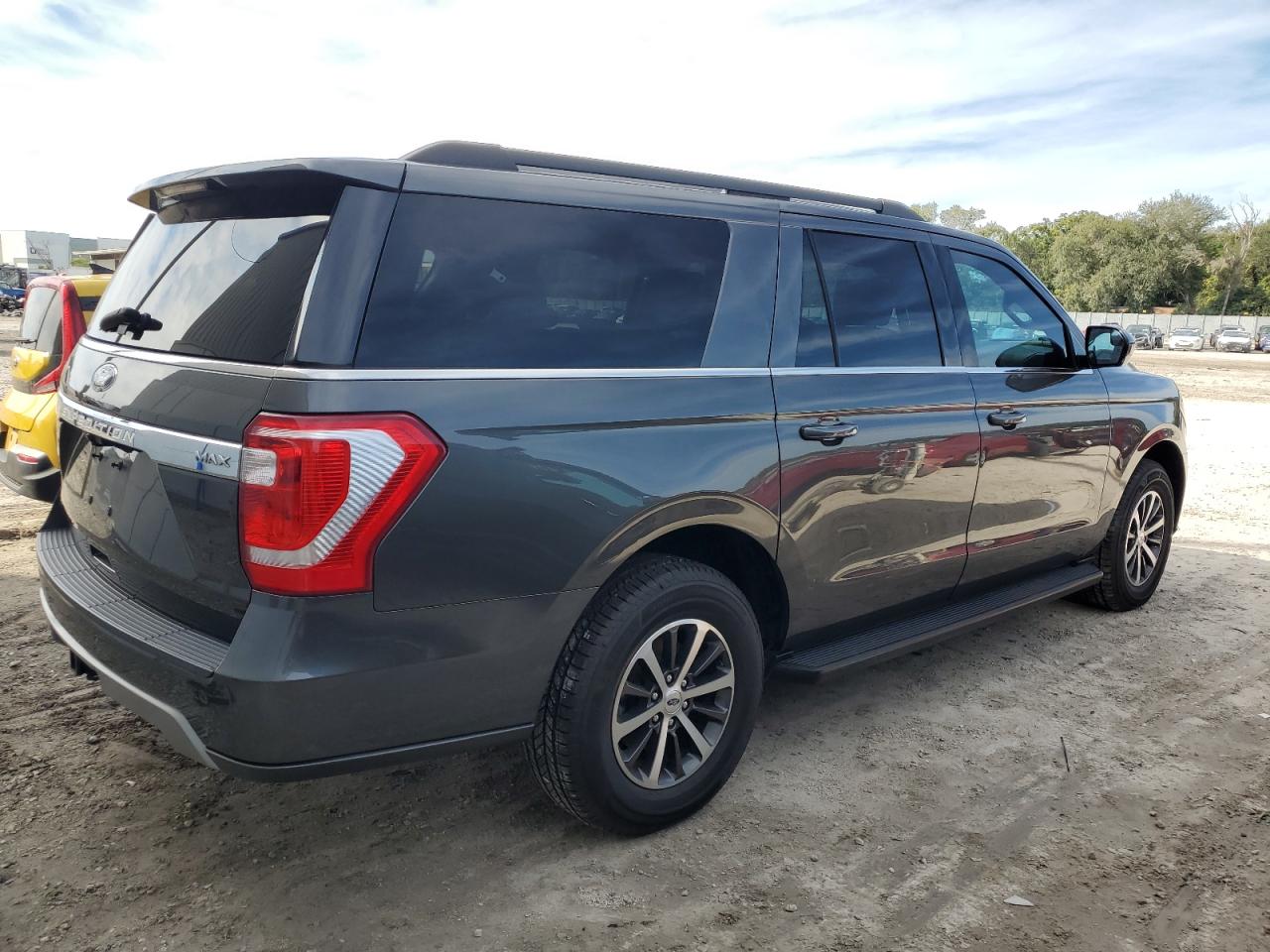 Image 3 of 2019 FORD EXPEDITION MAX XLT 2019 with VIN 1FMJK1HT6KEA42810