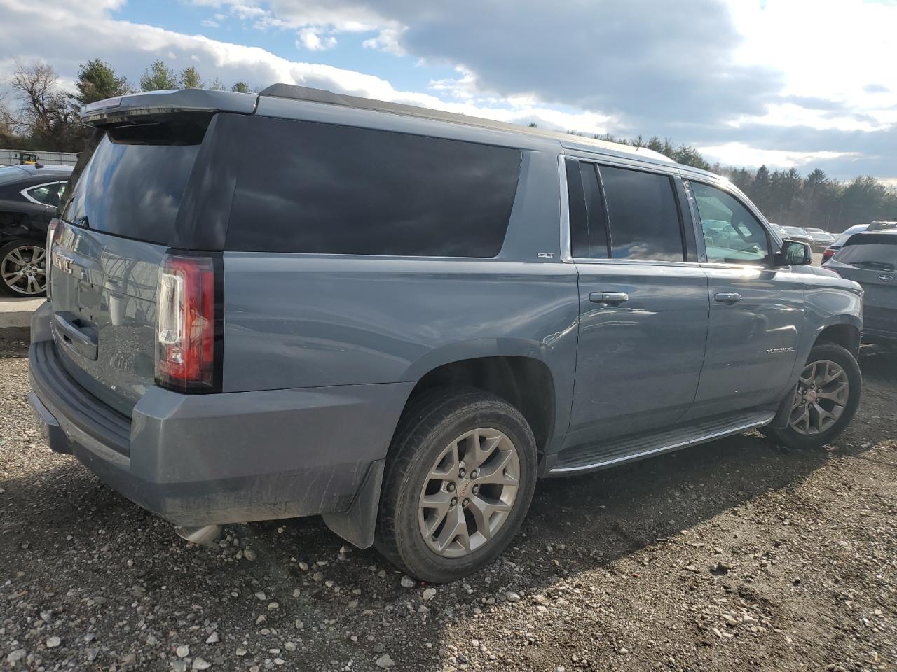 Image 3 of 2016 GMC YUKON XL K1500 SLT 2016 with VIN 1GKS2GKC8GR100795