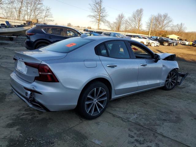 Obraz 3 z 2022 VOLVO S60 B5 MOMENTUM 2022 z VIN 7JRL12FZ6NG161626