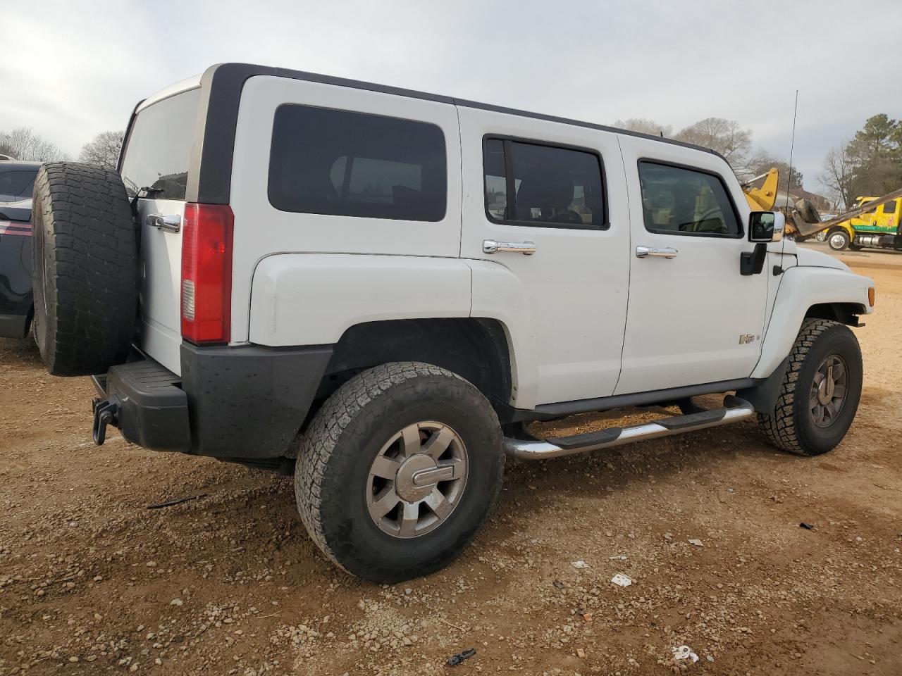 Image 3 of 2006 HUMMER H3  2006 with VIN 5GTDN136168170248